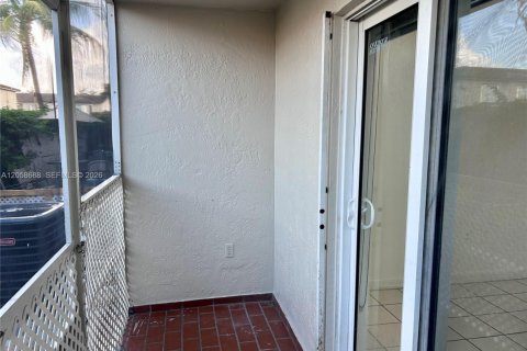 Copropriété à louer à Hialeah, Floride: 2 chambres, 87.89 m2 № 2169038 - photo 11