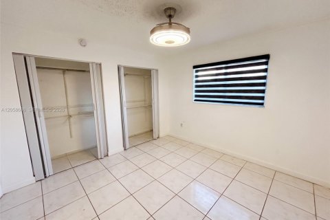 Copropriété à louer à Hialeah, Floride: 2 chambres, 87.89 m2 № 2169038 - photo 5