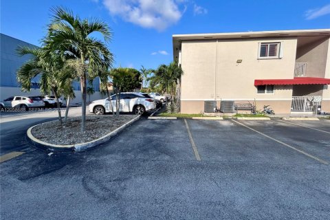 Copropriété à louer à Hialeah, Floride: 2 chambres, 87.89 m2 № 2169038 - photo 14