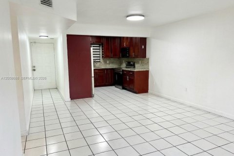 Copropriété à louer à Hialeah, Floride: 2 chambres, 87.89 m2 № 2169038 - photo 3