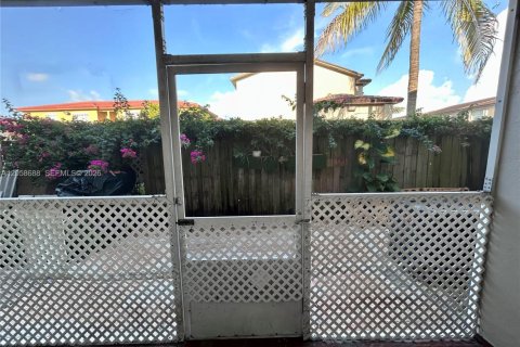 Copropriété à louer à Hialeah, Floride: 2 chambres, 87.89 m2 № 2169038 - photo 10