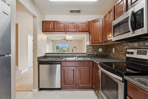 Condo in Apopka, Florida, 3 bedrooms № 2395957 - photo 7