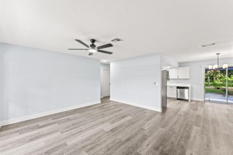 House in Loxahatchee Groves, Florida 3 bedrooms, 120.31 sq.m. № 2392375 - photo 7