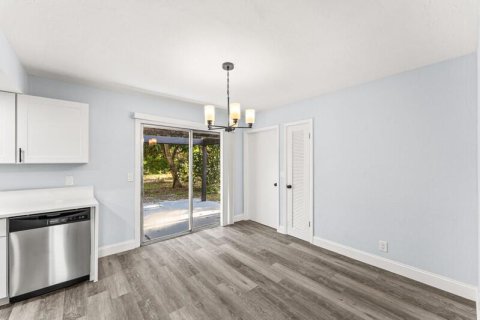 House in Loxahatchee Groves, Florida 3 bedrooms, 120.31 sq.m. № 2392375 - photo 6
