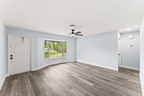 House in Loxahatchee Groves, Florida 3 bedrooms, 120.31 sq.m. № 2392375 - photo 14