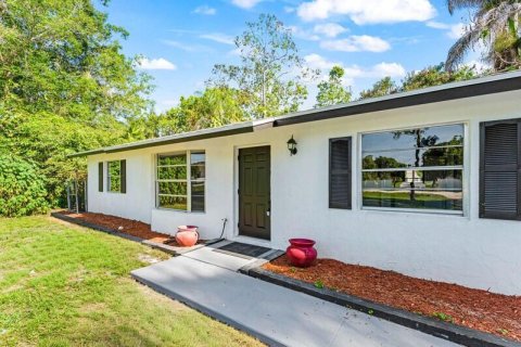 House in Loxahatchee Groves, Florida 3 bedrooms, 120.31 sq.m. № 2392375 - photo 16