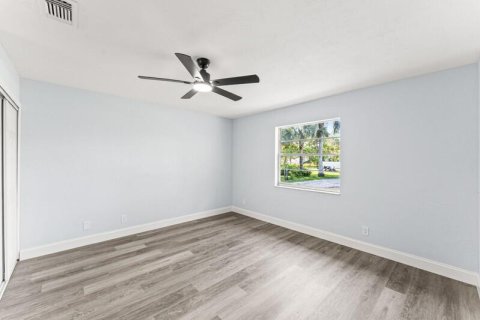 House in Loxahatchee Groves, Florida 3 bedrooms, 120.31 sq.m. № 2392375 - photo 13