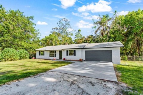 House in Loxahatchee Groves, Florida 3 bedrooms, 120.31 sq.m. № 2392375