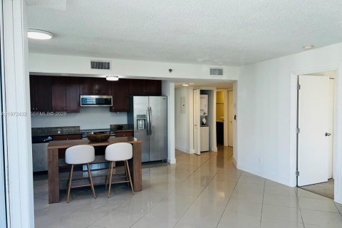 Condo in Miami, Florida, 2 bedrooms  № 2034013 - photo 3