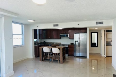 Condo in Miami, Florida, 2 bedrooms  № 2034013 - photo 5