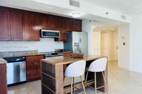 Condo in Miami, Florida, 2 bedrooms  № 2034013 - photo 2