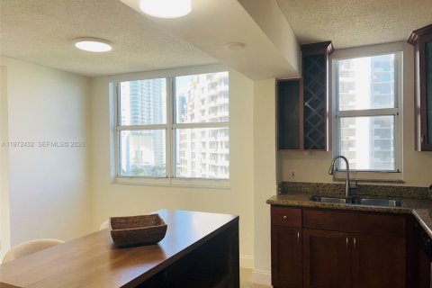 Condo in Miami, Florida, 2 bedrooms  № 2034013 - photo 17