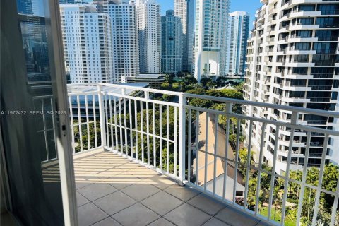 Condo in Miami, Florida, 2 bedrooms  № 2034013 - photo 9