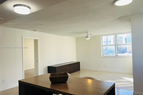 Condo in Miami, Florida, 2 bedrooms  № 2034013 - photo 18