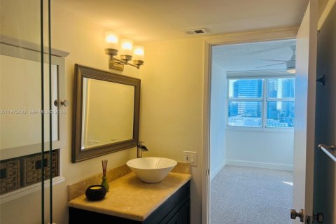 Condo in Miami, Florida, 2 bedrooms  № 2034013 - photo 19