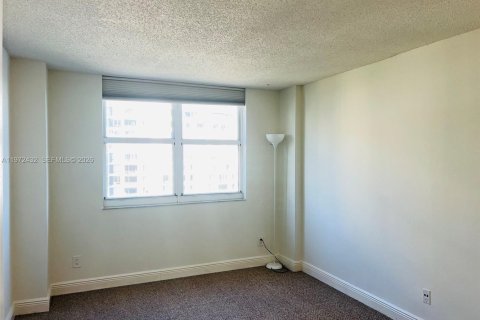 Condo in Miami, Florida, 2 bedrooms  № 2034013 - photo 24