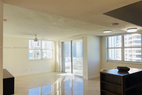 Condo in Miami, Florida, 2 bedrooms  № 2034013 - photo 14