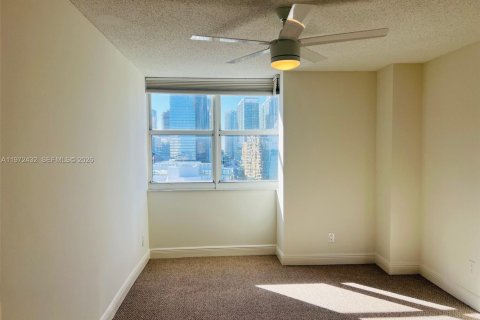 Condo in Miami, Florida, 2 bedrooms  № 2034013 - photo 25