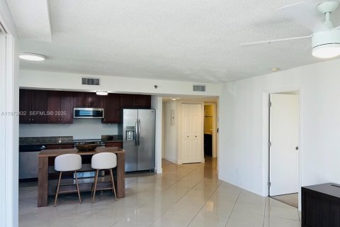 Condo in Miami, Florida, 2 bedrooms  № 2034013 - photo 15