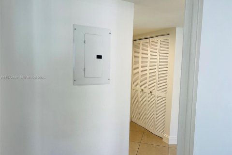 Condo in Miami, Florida, 2 bedrooms  № 2034013 - photo 27