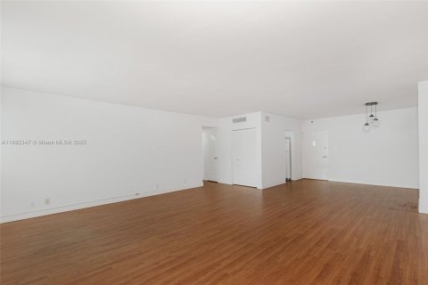 Copropriété à vendre à Miami Beach, Floride: 1 chambre, 90.12 m2 № 1944045 - photo 8