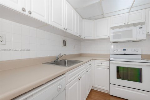Copropriété à vendre à Miami Beach, Floride: 1 chambre, 90.12 m2 № 1944045 - photo 11