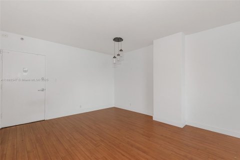 Copropriété à vendre à Miami Beach, Floride: 1 chambre, 90.12 m2 № 1944045 - photo 10