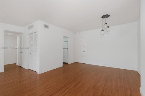 Copropriété à vendre à Miami Beach, Floride: 1 chambre, 90.12 m2 № 1944045 - photo 9
