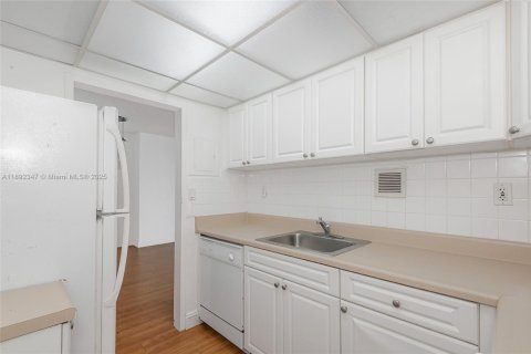 Copropriété à vendre à Miami Beach, Floride: 1 chambre, 90.12 m2 № 1944045 - photo 13
