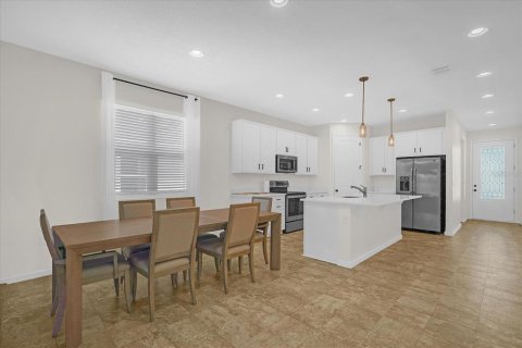 House in Winter Haven, Florida 4 bedrooms, 179.86 sq.m. № 2114431 - photo 8