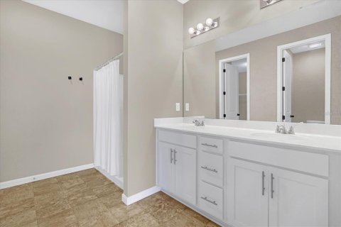 House in Winter Haven, Florida 4 bedrooms, 179.86 sq.m. № 2114431 - photo 14
