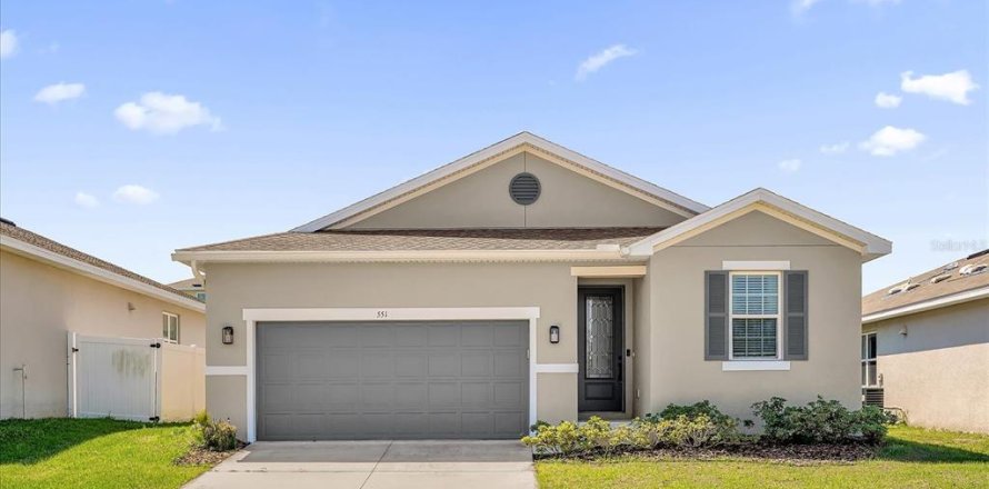House in Winter Haven, Florida 4 bedrooms, 179.86 sq.m. № 2114431