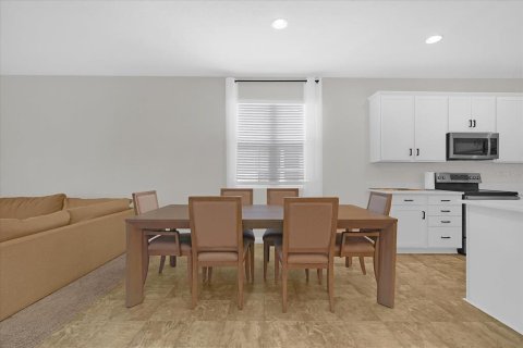 House in Winter Haven, Florida 4 bedrooms, 179.86 sq.m. № 2114431 - photo 9