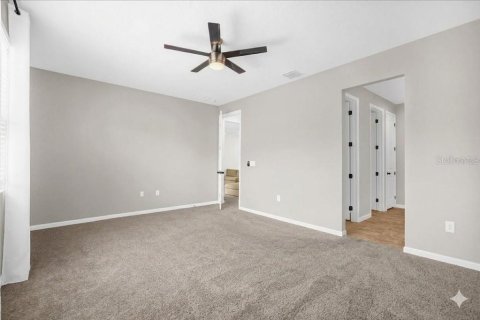 House in Winter Haven, Florida 4 bedrooms, 179.86 sq.m. № 2114431 - photo 12