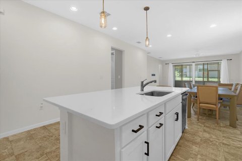 House in Winter Haven, Florida 4 bedrooms, 179.86 sq.m. № 2114431 - photo 4