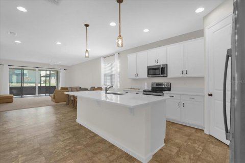 House in Winter Haven, Florida 4 bedrooms, 179.86 sq.m. № 2114431 - photo 10