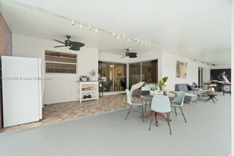 House in Homestead, Florida 4 bedrooms, 148.83 sq.m. № 1868642 - photo 11