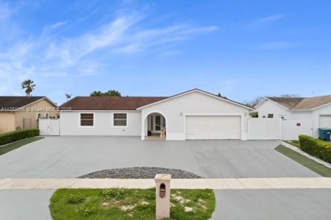 House in Homestead, Florida 4 bedrooms, 148.83 sq.m. № 1868642 - photo 1