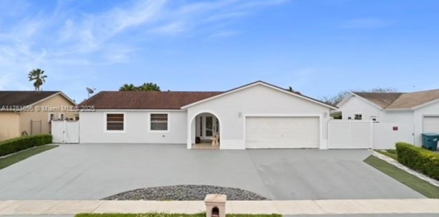 House in Homestead, Florida 4 bedrooms, 148.83 sq.m. № 1868642