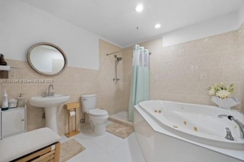House in Homestead, Florida 4 bedrooms, 148.83 sq.m. № 1868642 - photo 25