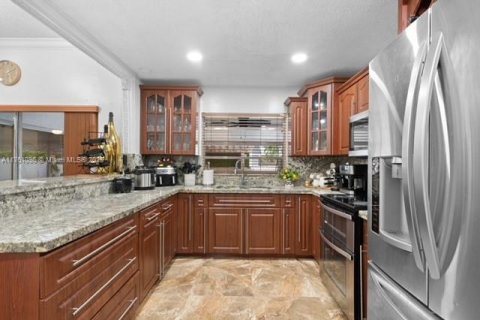 House in Homestead, Florida 4 bedrooms, 148.83 sq.m. № 1868642 - photo 17