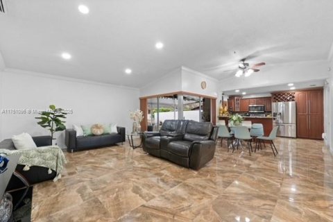 House in Homestead, Florida 4 bedrooms, 148.83 sq.m. № 1868642 - photo 20