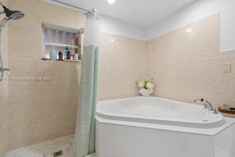 House in Homestead, Florida 4 bedrooms, 148.83 sq.m. № 1868642 - photo 24
