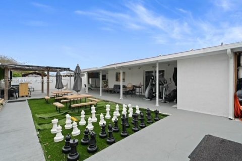 House in Homestead, Florida 4 bedrooms, 148.83 sq.m. № 1868642 - photo 14