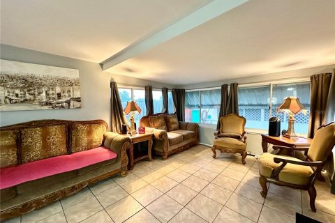 Villa ou maison à vendre à Largo, Floride: 2 chambres, 73.58 m2 № 2142159 - photo 4