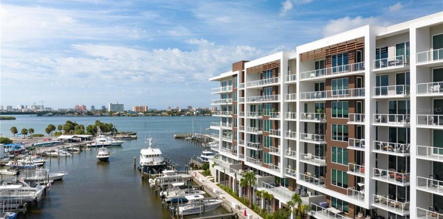 Condo in Clearwater, Florida, 2 bedrooms № 2373106