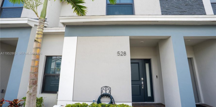 Adosado en Florida City, Florida 3 dormitorios, 127.83 m2 № 2008797