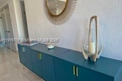 Copropriété à louer à Hollywood, Floride: 2 chambres, 118.54 m2 № 2037982 - photo 25