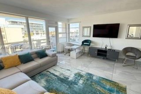 Condo à Hollywood, Floride, 2 chambres  № 2037982