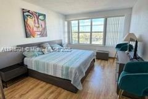 Copropriété à louer à Hollywood, Floride: 2 chambres, 118.54 m2 № 2037982 - photo 21